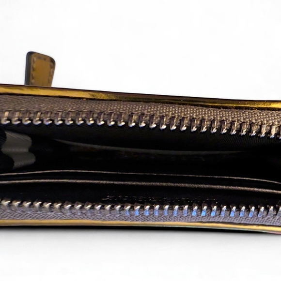 Burberry Metallic Knot Leather Small Zip Wallet - Picture 10 of 15